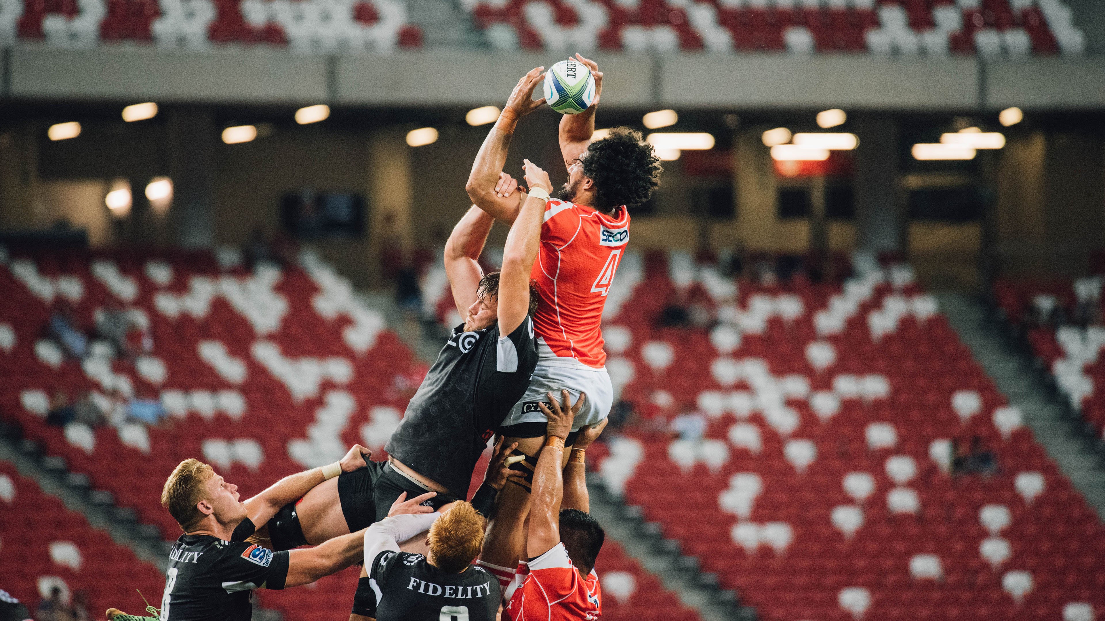 重磅罚单！国际足联对多名球员及俱乐部开出禁赛处罚，涉赌球与暴力行为