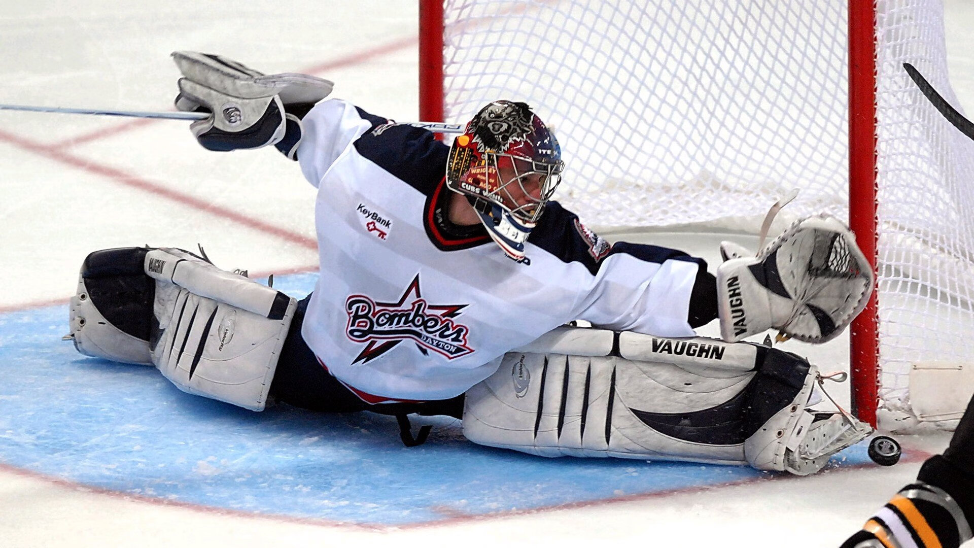 冰球联赛激战正酣，豪门对决引爆冬季热潮，新秀崛起改写格局